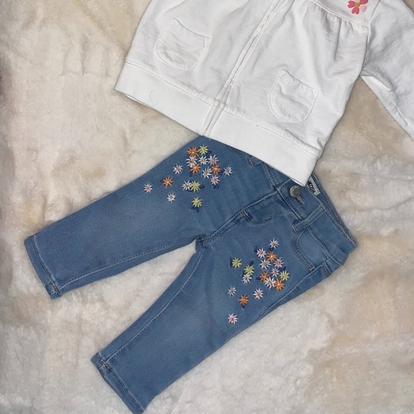 Carter's babygirl 9m jean & sweater set with flowers - Picture 3 of 8